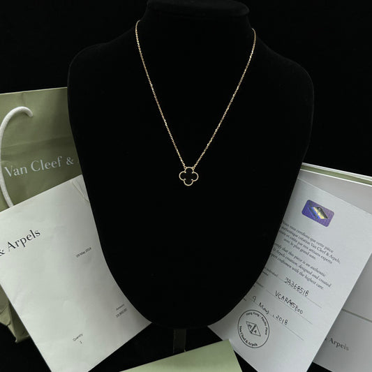 Van Cleef & Arpels Vintage Alhambra Pendant – Onyx & Yellow Gold